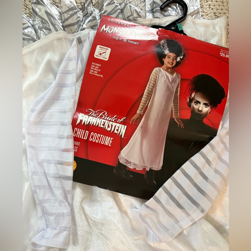 Rubie’s Universal Studios The Bride of Frankenstein child costume.